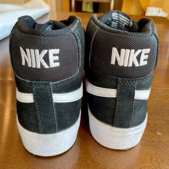 NIKE SB Blazer Mid Skate Shoes, Women's Size 6.5, Black and White - Picture 2 of 7